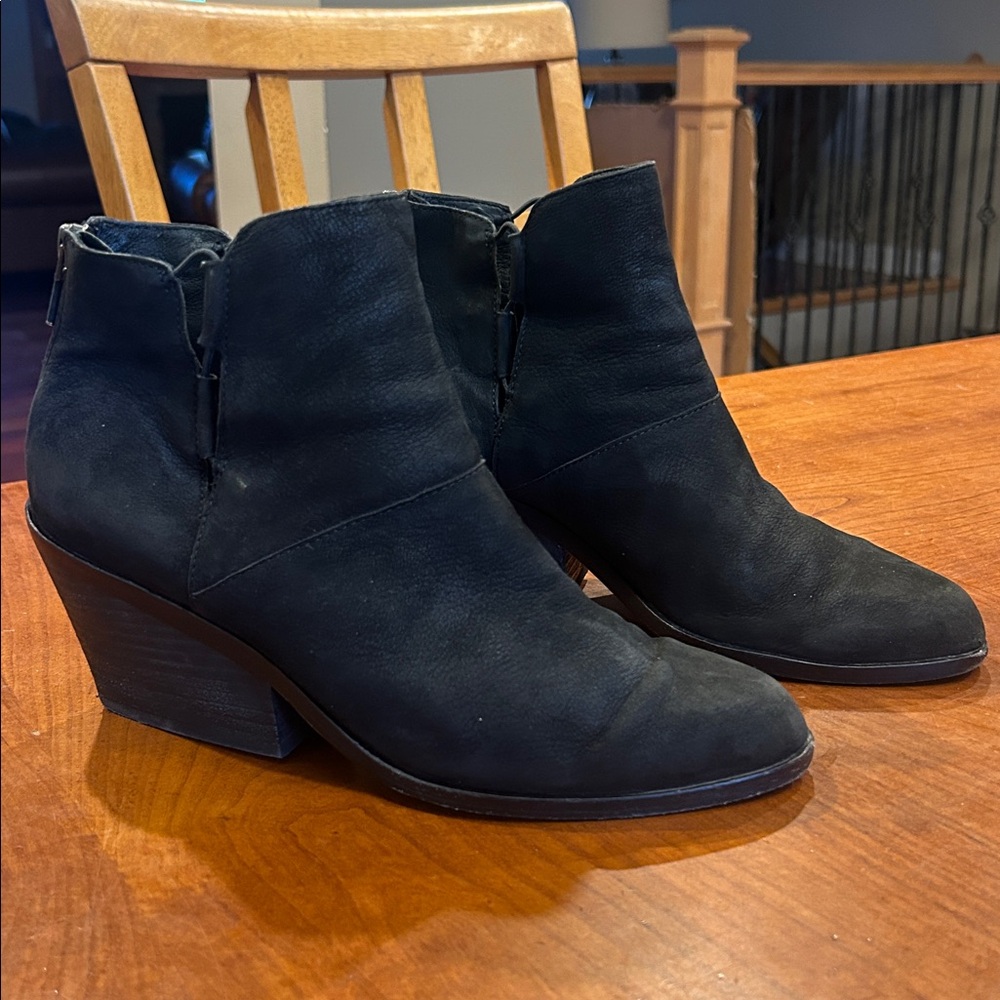 Eileen Fisher Women's size 8 Black Suede Leather Zip Ankle Boots
